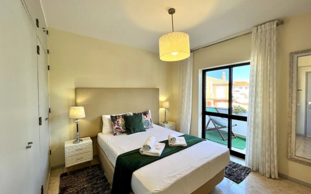 Faro Airport Flat 6 by Homing
