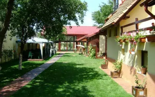 Pension Nasul si Prietenii