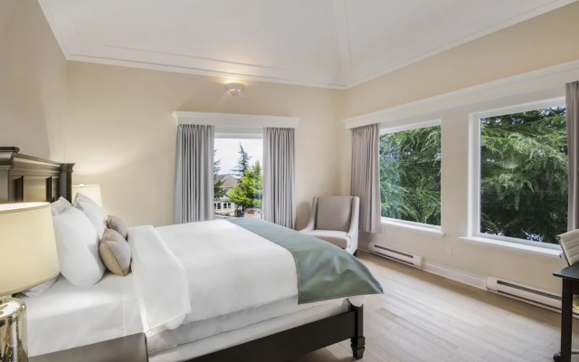 Villa Eyrie Resort