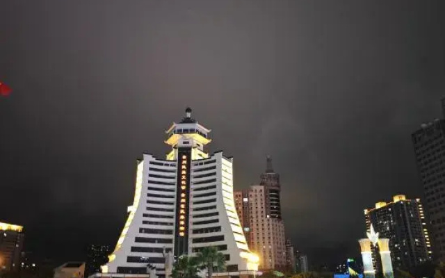 Zhuanshan International Youth Hostel (Jiaxiu Lou Qingyun Market)