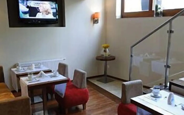 Atrium Hotel