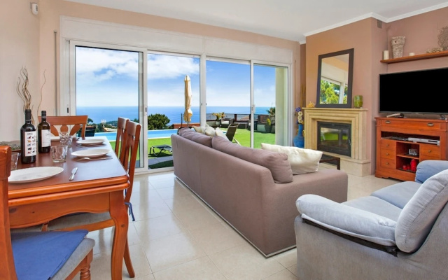 House - 3 Bedrooms with Pool and WiFi - 107973
