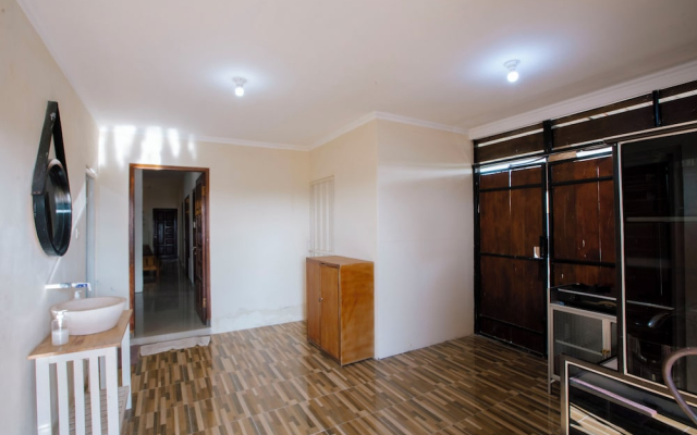 Villa New D'Bamboo by Plesirhatiyogja