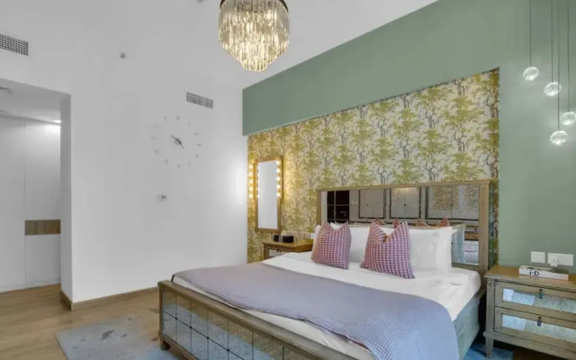 Manzil - Stylish 2BR nr Metro Station Al Jaddaf