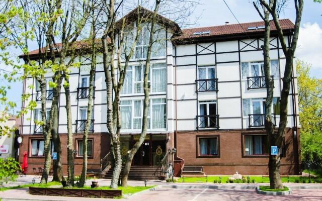 Гостевой Дом Геркулес Зеленоградск вид на фасад