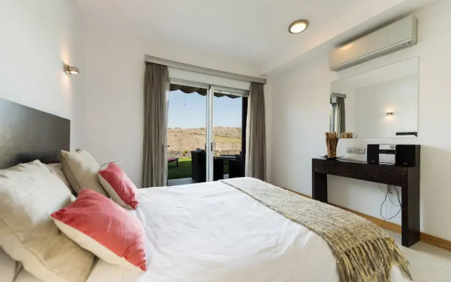 Villa With Heated Pool in Salobre