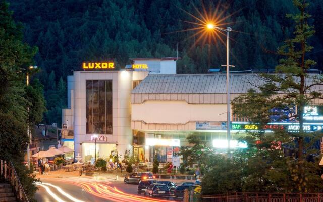 Luxor Hotel Смолян вид на фасад