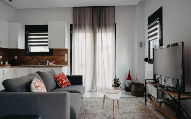 Minimal Condo Trikala Town