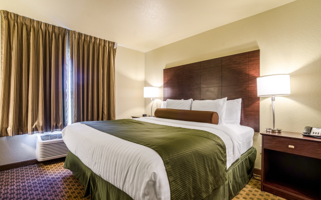 Cobblestone Inn & Suites - Cambridge