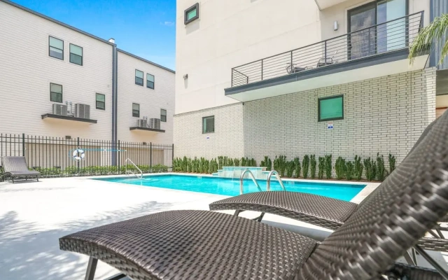 New Townhouse with 2 Balconies