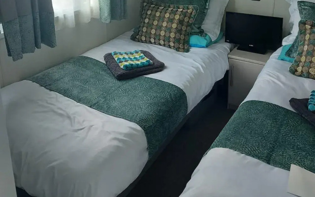 Lodge - Sleeps 6 With Pool Access