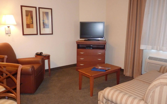 Candlewood Suites Fayetteville – University of Arkansas by IHG