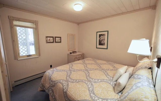 On Splendid Pond 4 Bedroom Cabin