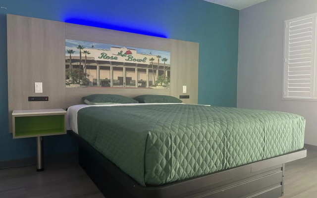 Hi-Way Host Motel
