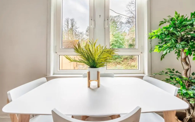 Leven Apartment West Bridgend Dumbarton near Loch Lomond