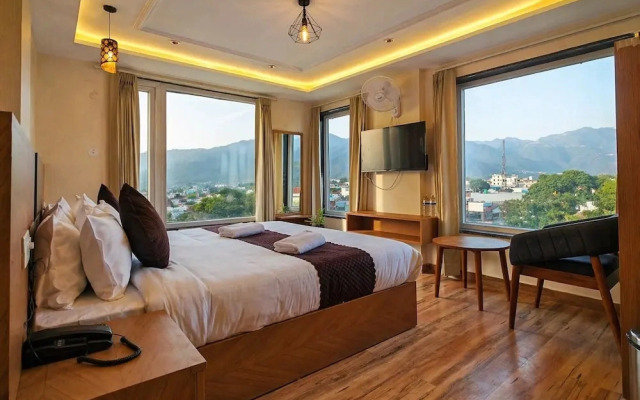 Hotel The Montara Near Ganga Ghat