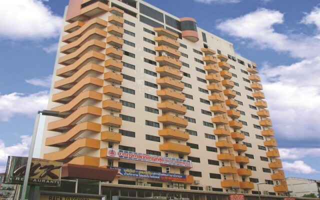 Отель Mall Suites Express Бангкок вид на фасад