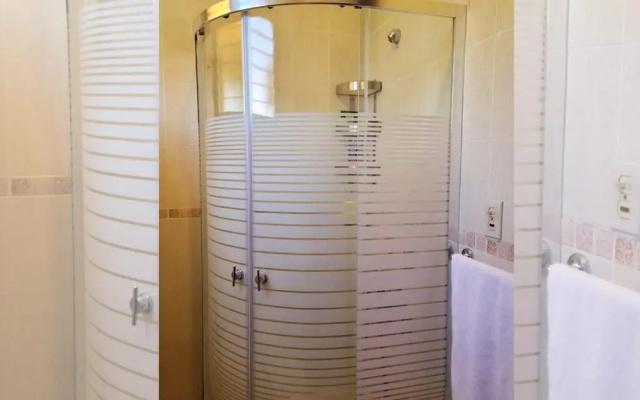 AMPLIO y bello apartamento-ZONA COLONIAL- wifi+balcon+2roons