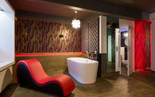 Yourplace Romantic Apartment with private patio