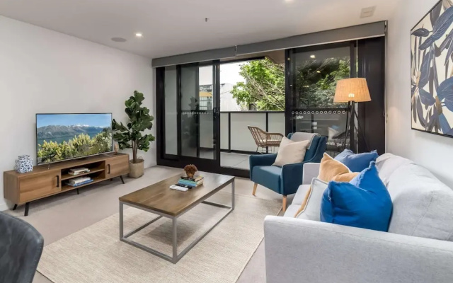Chic 3-bed in Central With Pool, Sauna and Gym