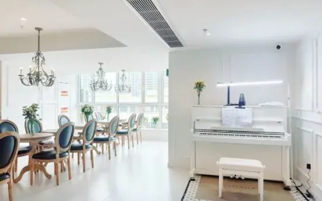 Hangzhou JZ Youth Hostel (West Lake Wulin Square Baoshan Bridge Metro Station Branch)