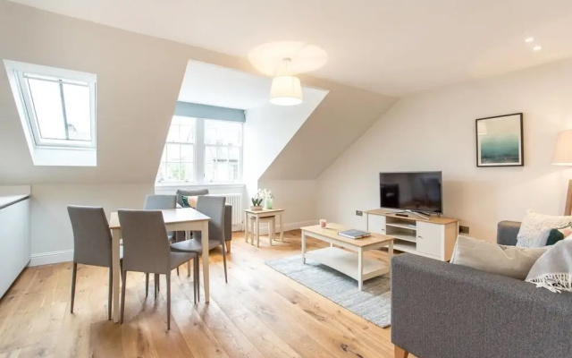 Quiet City Centre Spacious Apartment