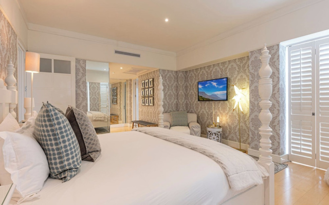 YOLO Spaces - Clifton White House Villa