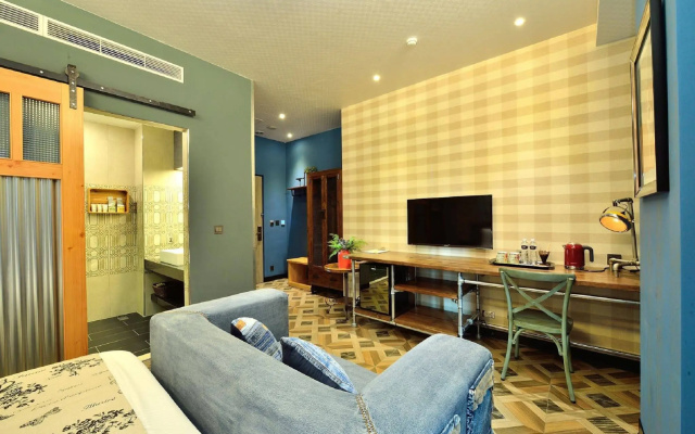 Smokey Joe's Apartment