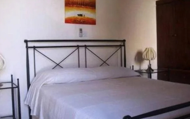 Vrakas House