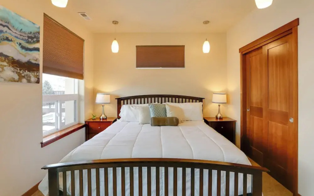 Alluring Manson Lakeside Condo w/ Shared Pool!