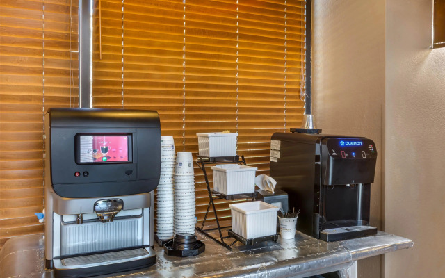 Best Western Plus Scottsdale Thunderbird Suites