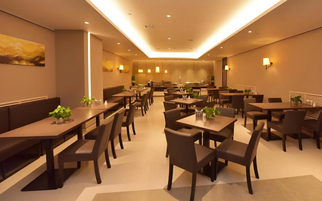 Home Inn Plus (Harbin Central Street)