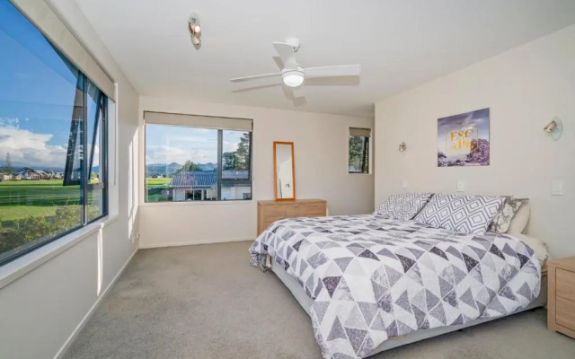 Pauanui Hangar Retreat - Pauanui Holiday Home