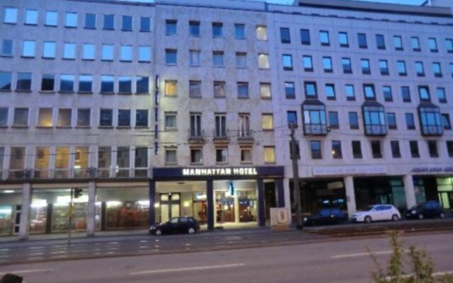 Отель Manhattan Hotel Германия, Франкфурт-на-Майне - 3 отзыва об отеле, цены и фото номеров - забронировать отель Manhattan Hotel онлайн вид на фасад