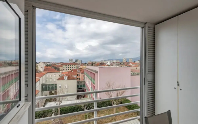 Romanca Deluxe Studio - City View