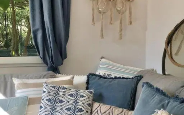Cap d'Antibes 50m from the beach 3 bedrooms/Pool