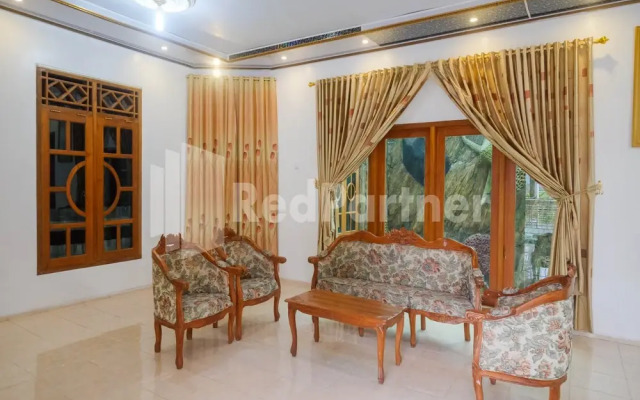 Wisma Giri Mulyo B Near Grojogan Sewu Mitra RedDoorz