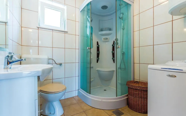 Stunning Apartment in Grizane With 2 Bedrooms
