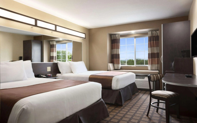 Microtel Inn & Suites by Wyndham Kenedy/Karnes City
