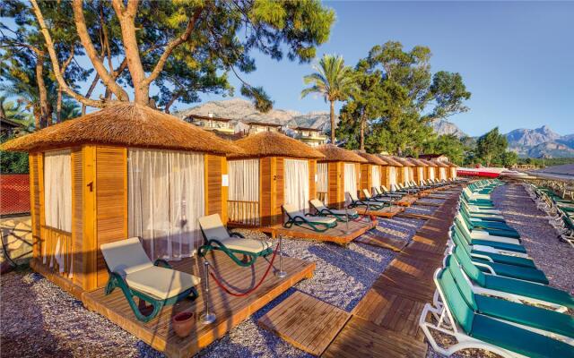 Отель Crystal Aura Beach Resort & Spa – All Inclusive вид на фасад