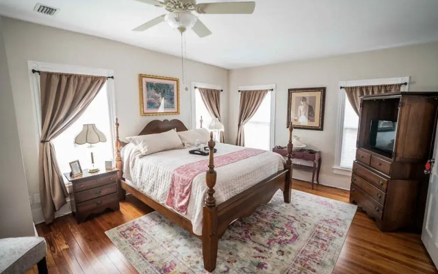Live Oaks Inn