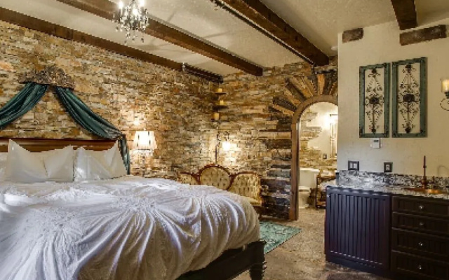 Storybook Riverside Inn