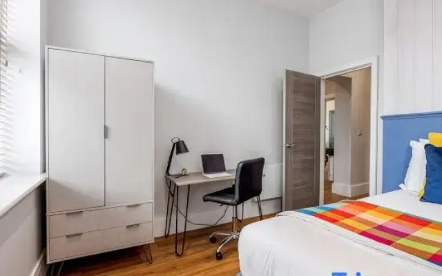 Stunning Sea Views, Family Apt; Free Parking & Gym