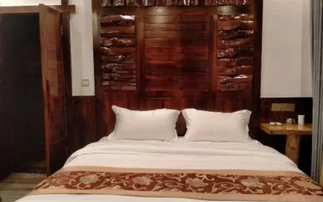 Unique Homestay with Ancient Title in Furong Town