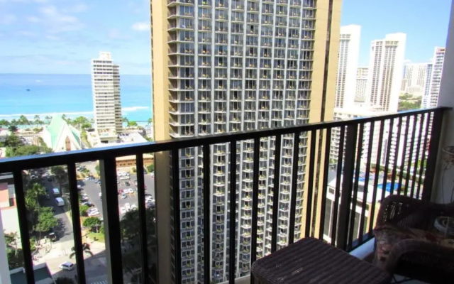 Waikiki Banyan Wb2402