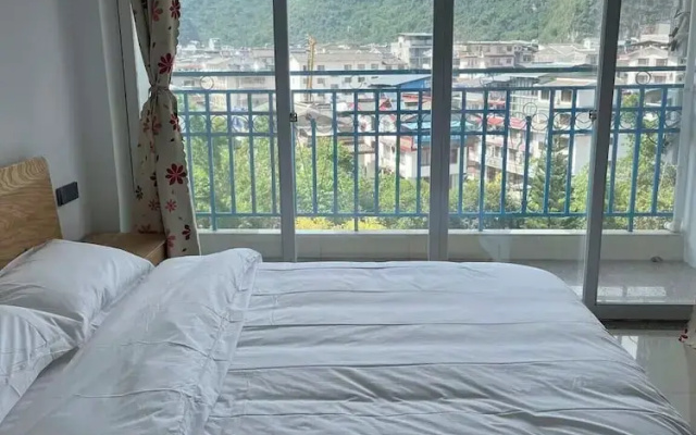 Yangshuo Singingriver climbers house