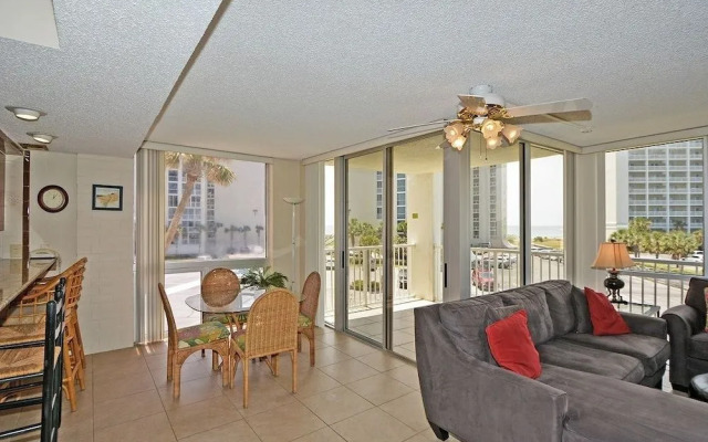 Shoreline 3036 Condo by RedAwning
