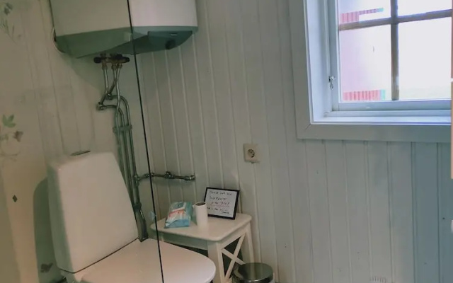 Charming 2-bed House at the Lake Close Gustavsfors