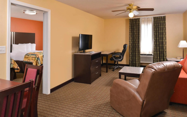 Douglas Inn And Suites
