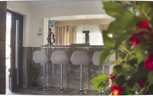 Amir Deluxe Motel